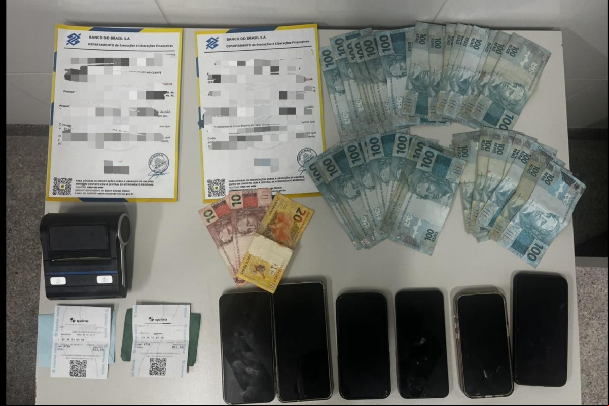 Grupo que praticava golpes de bilhete premiado é preso em Boa Viagem
(Divulgação/PE) Grupo que praticava golpes de bilhete premiado é preso em Boa Viagem
/Divulgação/PE